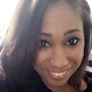 Meet your Posher, Monique